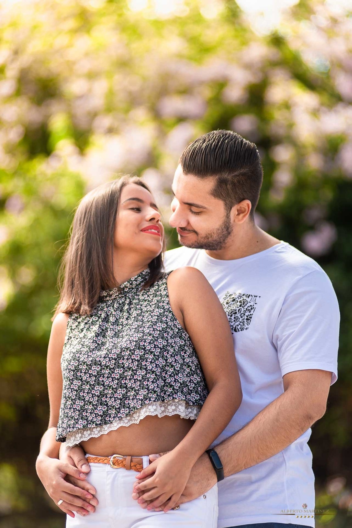 Fotografia de casal em ensaio pré wedding no parque do ibirapuera em são paulo