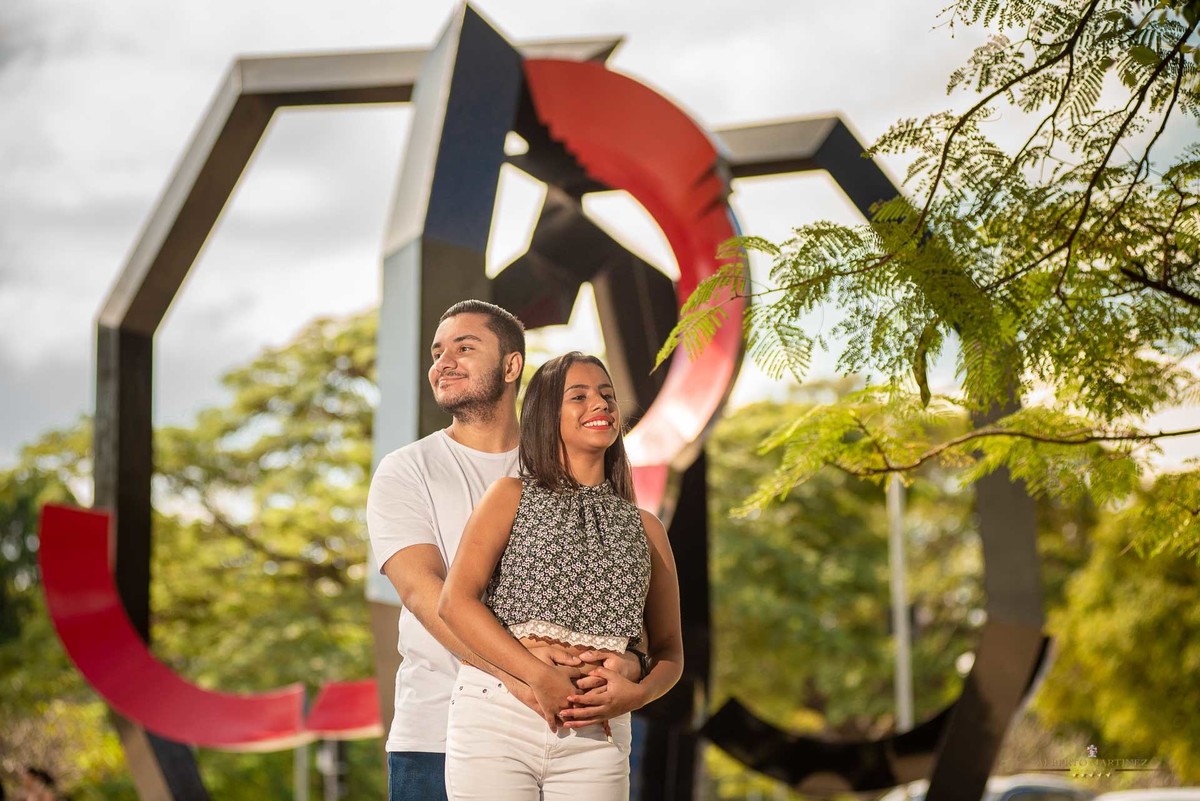 Fotografia de casal em ensaio pré wedding no parque do ibirapuera em são paulo