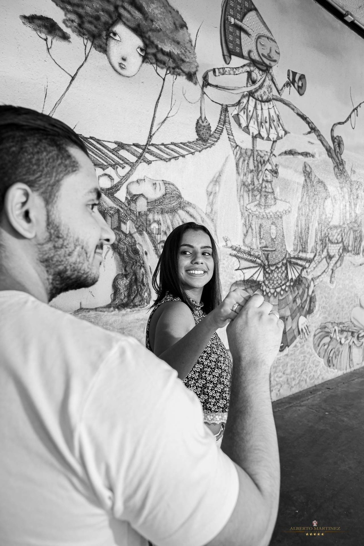 Fotografia de casal em ensaio pré wedding no parque do ibirapuera em são paulo