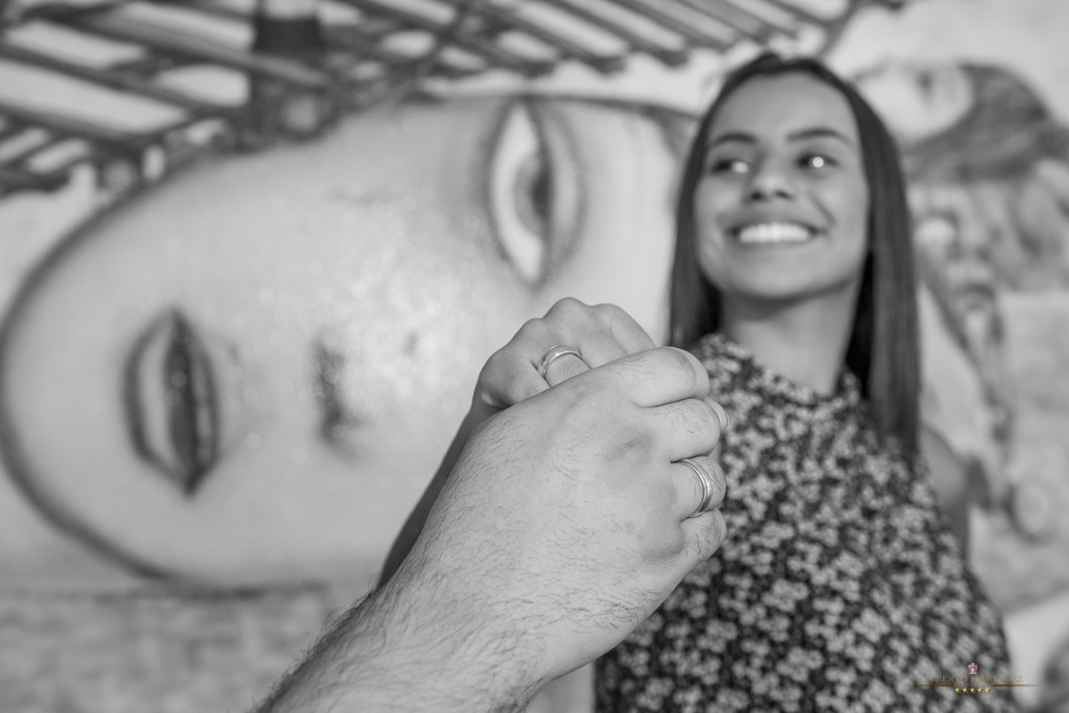 Fotografia de casal em ensaio pré wedding no parque do ibirapuera em são paulo