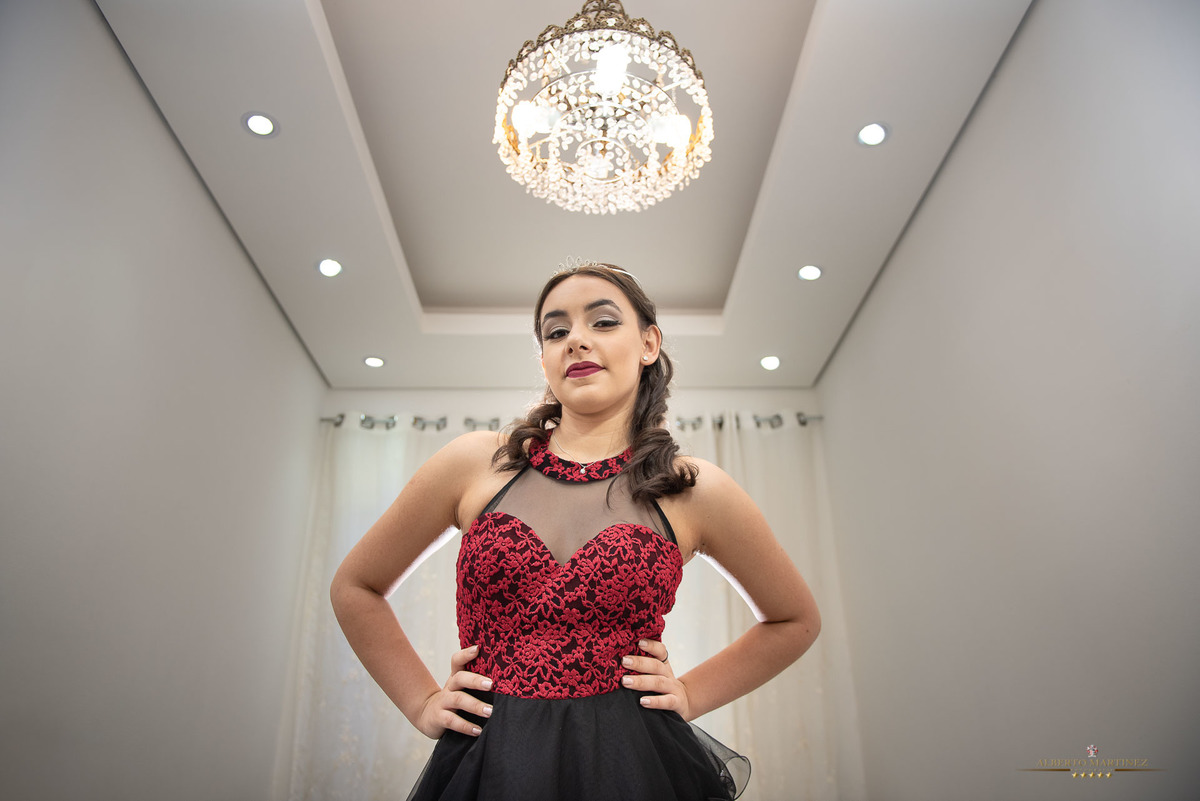 Fotógrafo de debutante em embu das artes no buffet chácara alpes, festa de 15 anos animada com o fotógrafo de debutantes Alberto Martinez