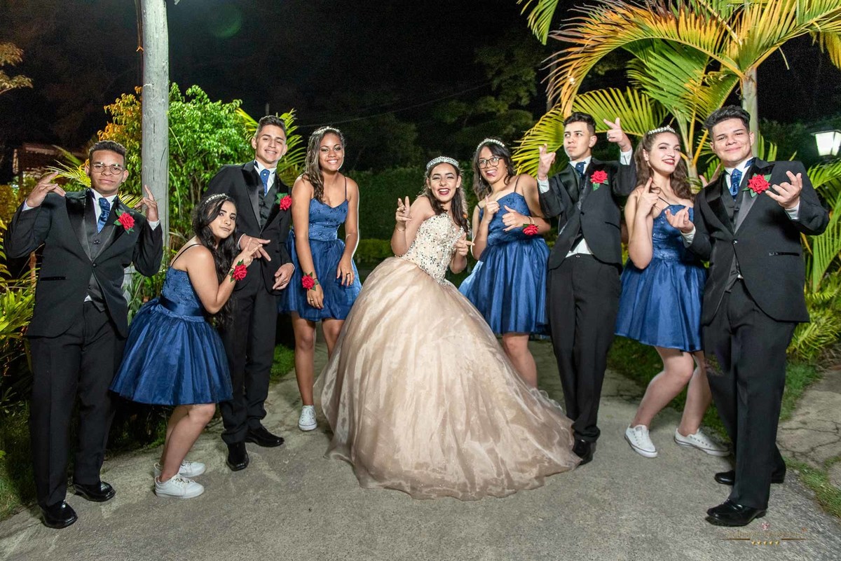 Fotógrafo de debutante em embu das artes no buffet chácara alpes, festa de 15 anos animada com o fotógrafo de debutantes Alberto Martinez