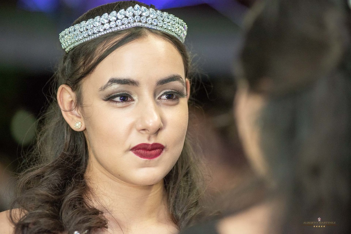 Fotógrafo de debutante em embu das artes no buffet chácara alpes, festa de 15 anos animada com o fotógrafo de debutantes Alberto Martinez