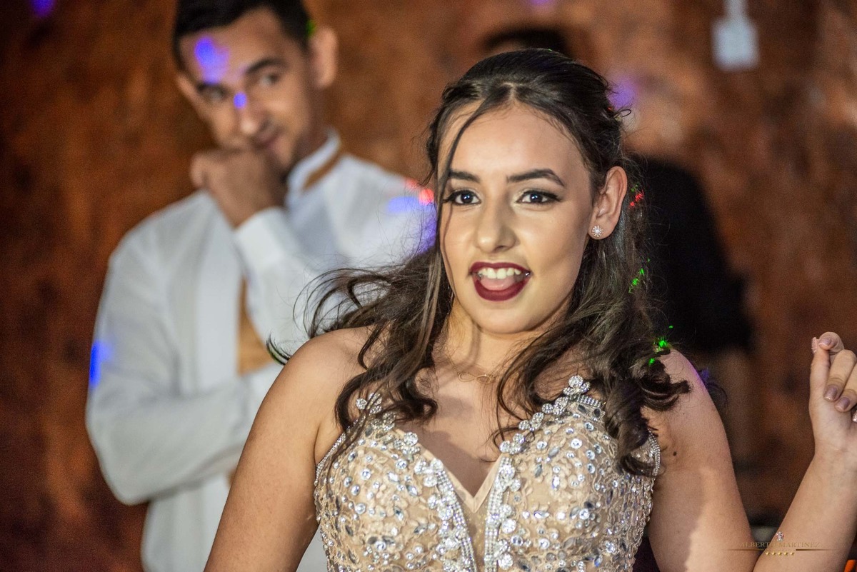 Fotógrafo de debutante em embu das artes no buffet chácara alpes, festa de 15 anos animada com o fotógrafo de debutantes Alberto Martinez