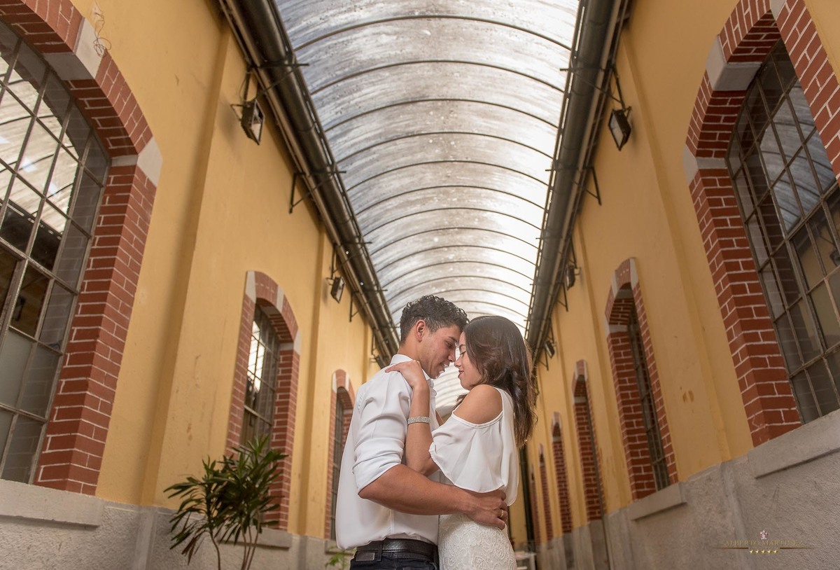 Ensaio de casal pré wedding no Brasital Centro Cultural Brasil Itália em São Roque