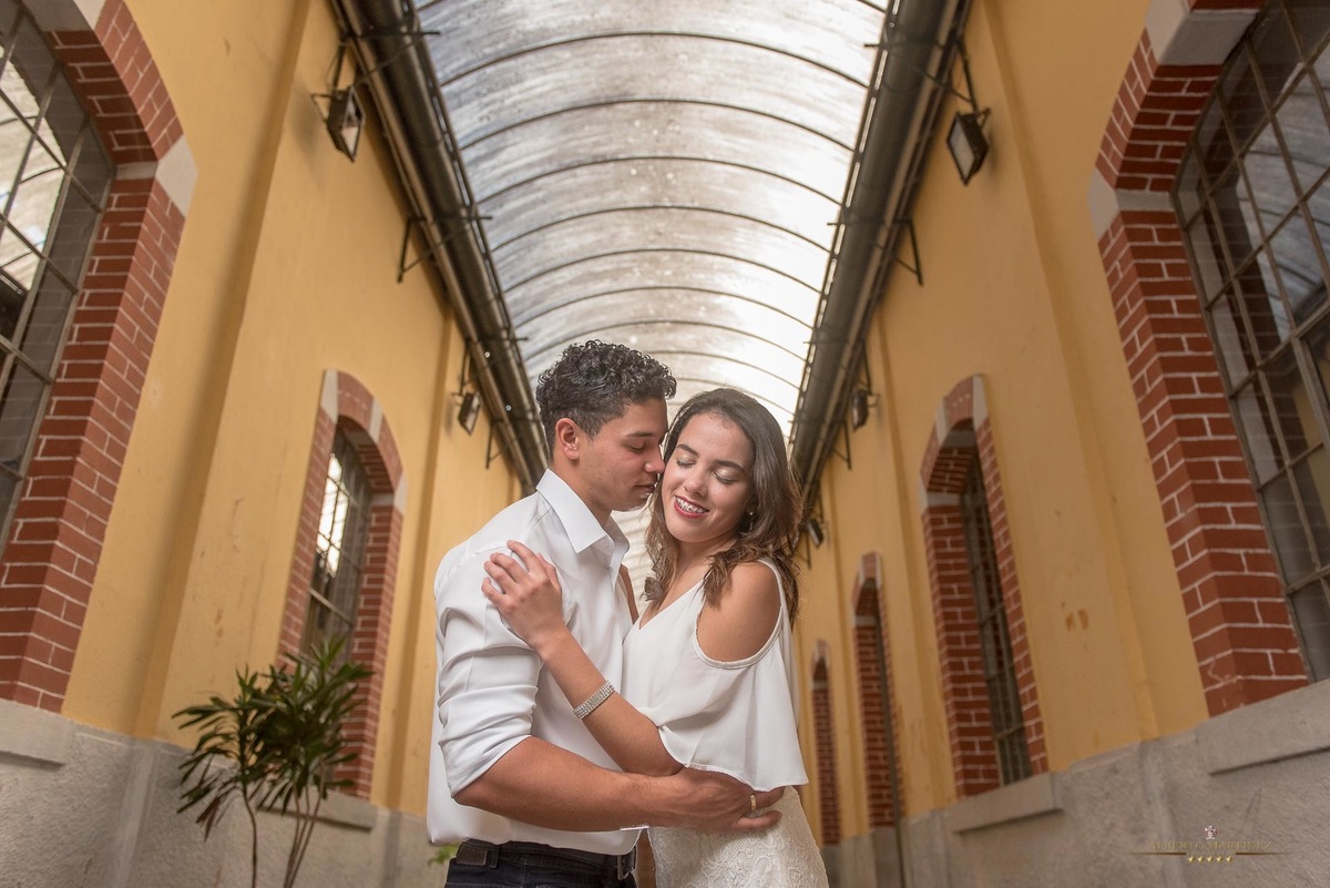 Ensaio de casal pré wedding no Brasital Centro Cultural Brasil Itália em São Roque