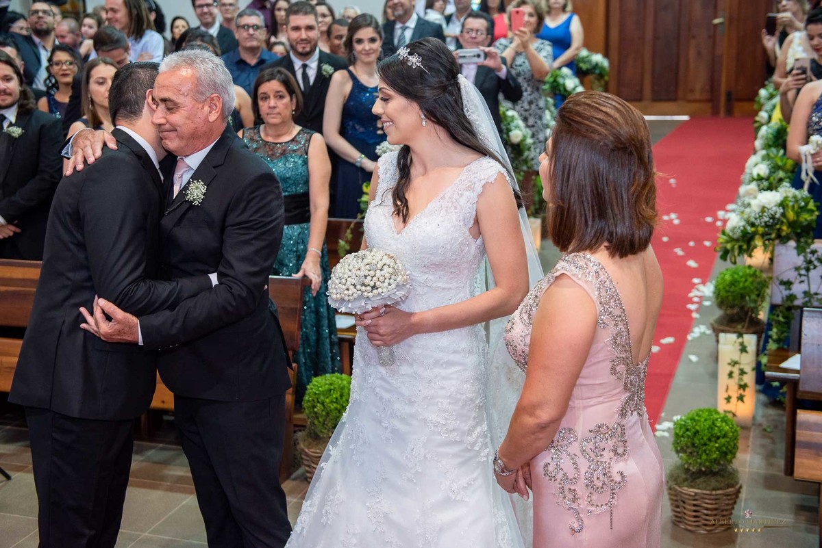 Casamento do casal na Igreja em Vargem grande paulista, fotografia de casamento