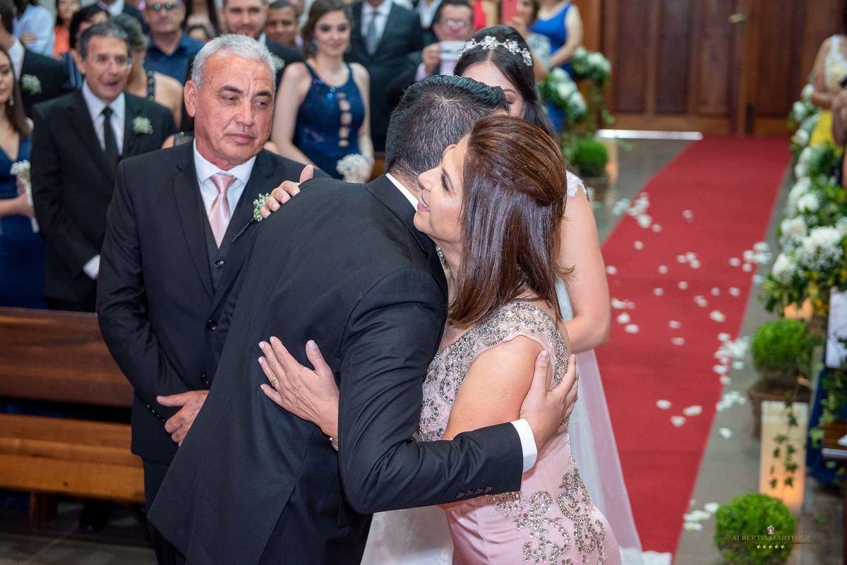Casamento do casal na Igreja em Vargem grande paulista, fotografia de casamento
