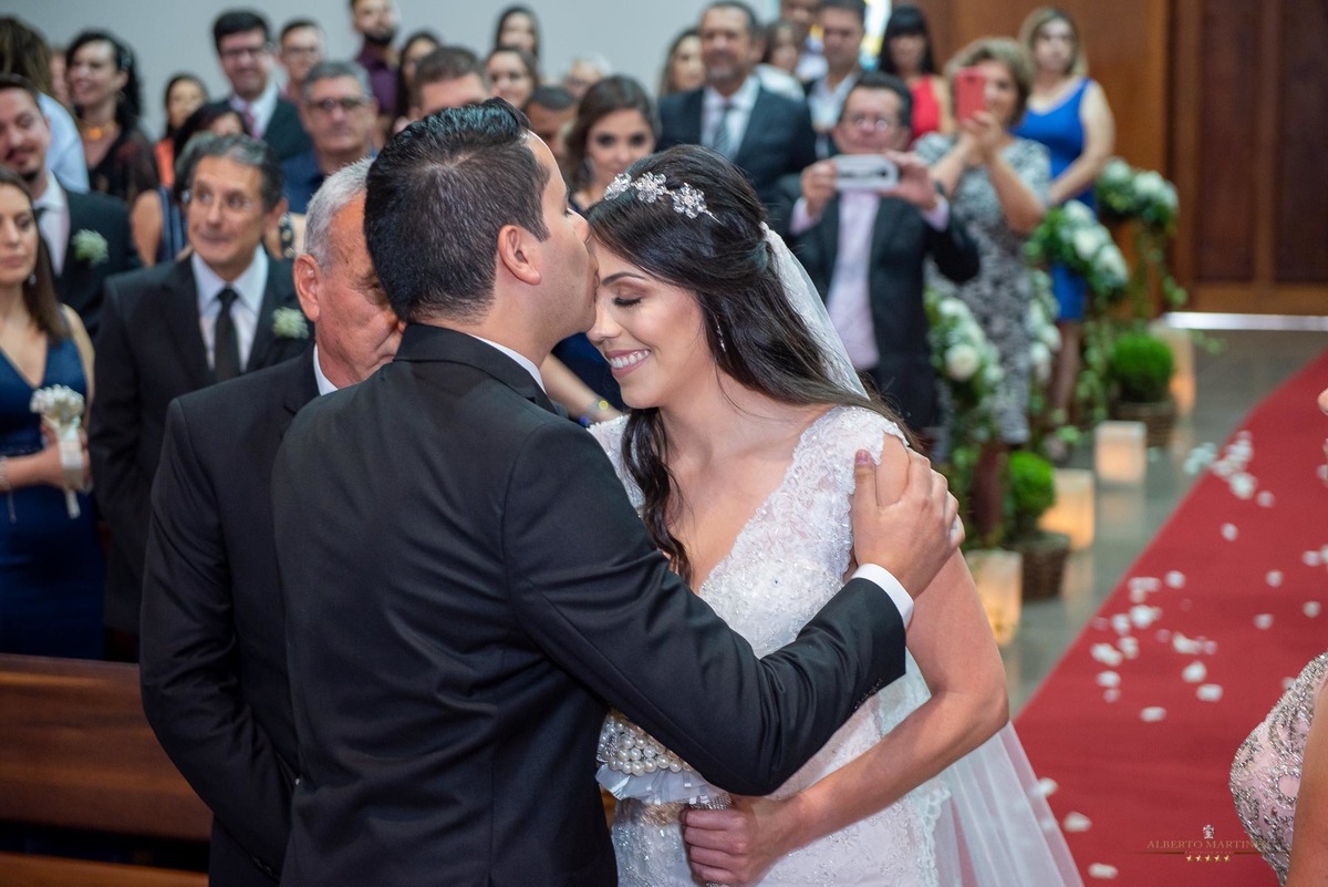 Casamento do casal na Igreja em Vargem grande paulista, fotografia de casamento