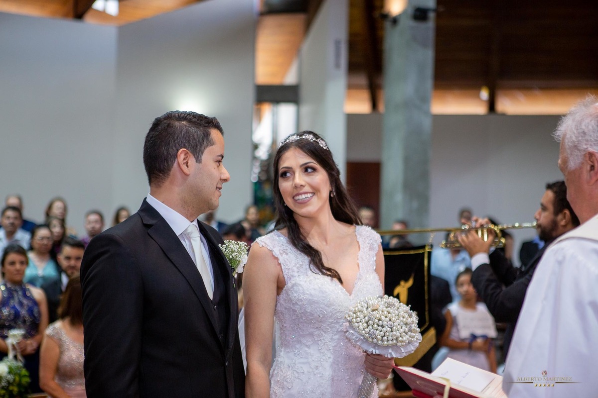 Casamento do casal na Igreja em Vargem grande paulista, fotografia de casamento