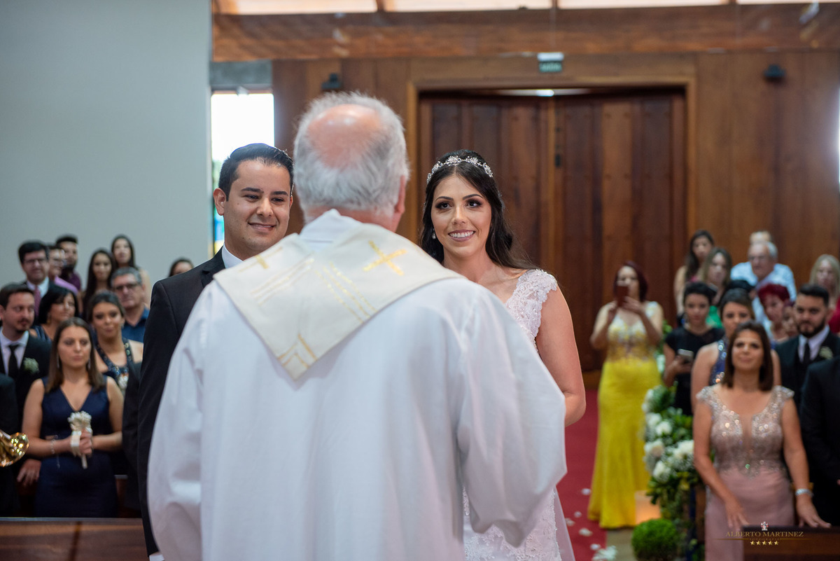 Casamento do casal na Igreja em Vargem grande paulista, fotografia de casamento