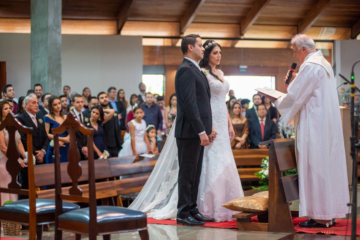 Casamento do casal na Igreja em Vargem grande paulista, fotografia de casamento