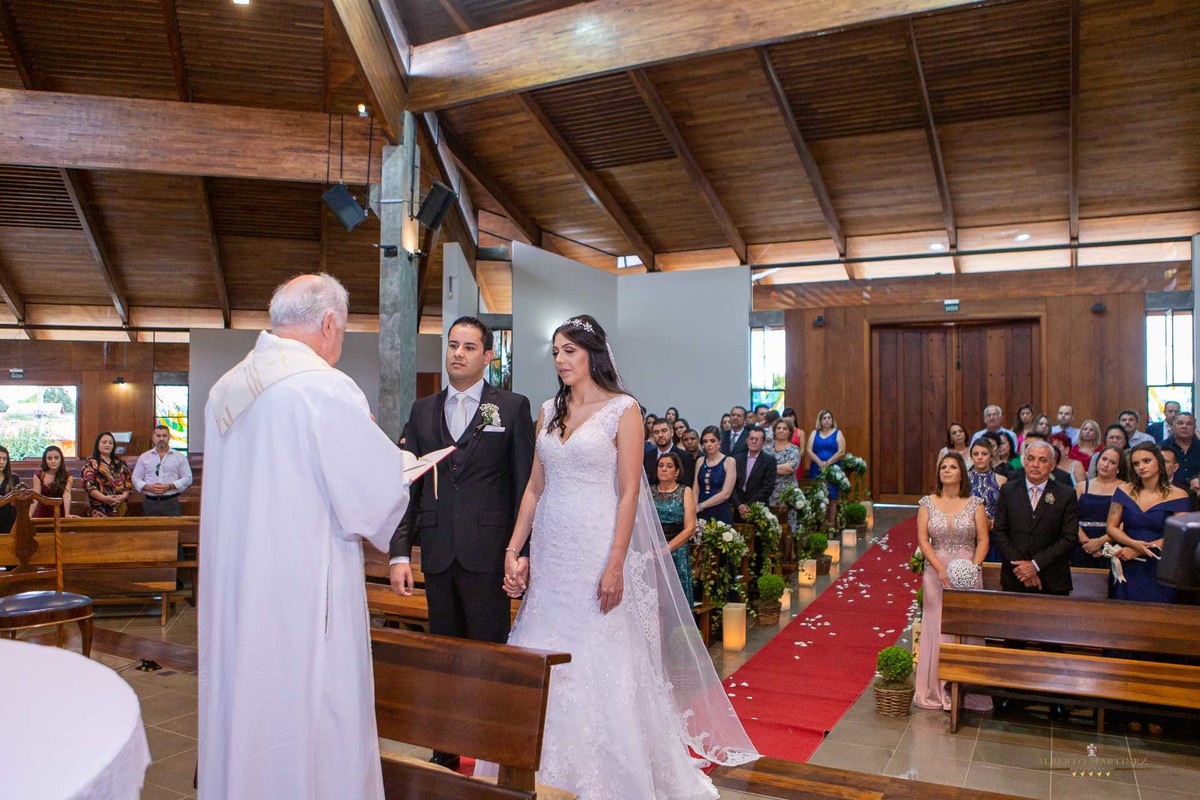 Casamento do casal na Igreja em Vargem grande paulista, fotografia de casamento