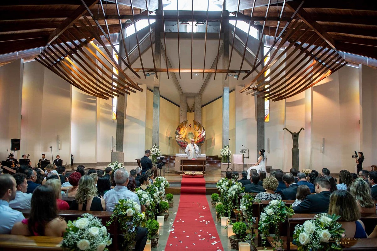Casamento do casal na Igreja em Vargem grande paulista, fotografia de casamento