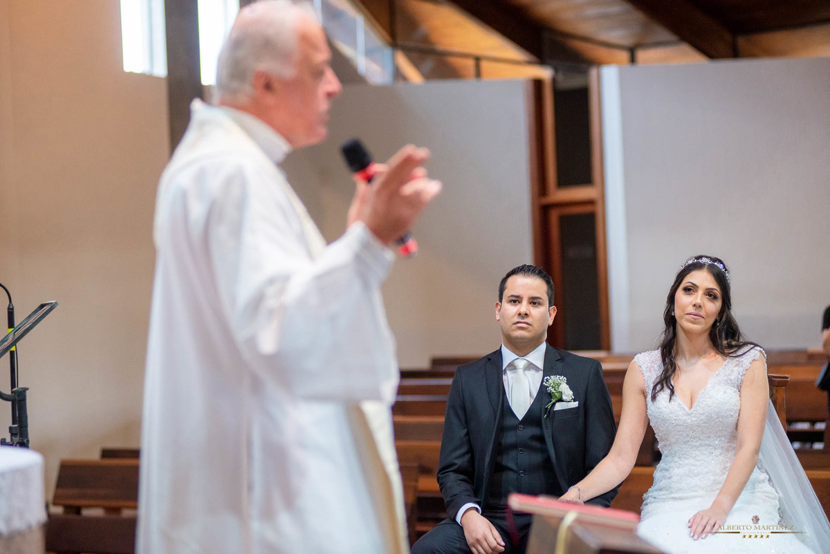 Casamento do casal na Igreja em Vargem grande paulista, fotografia de casamento