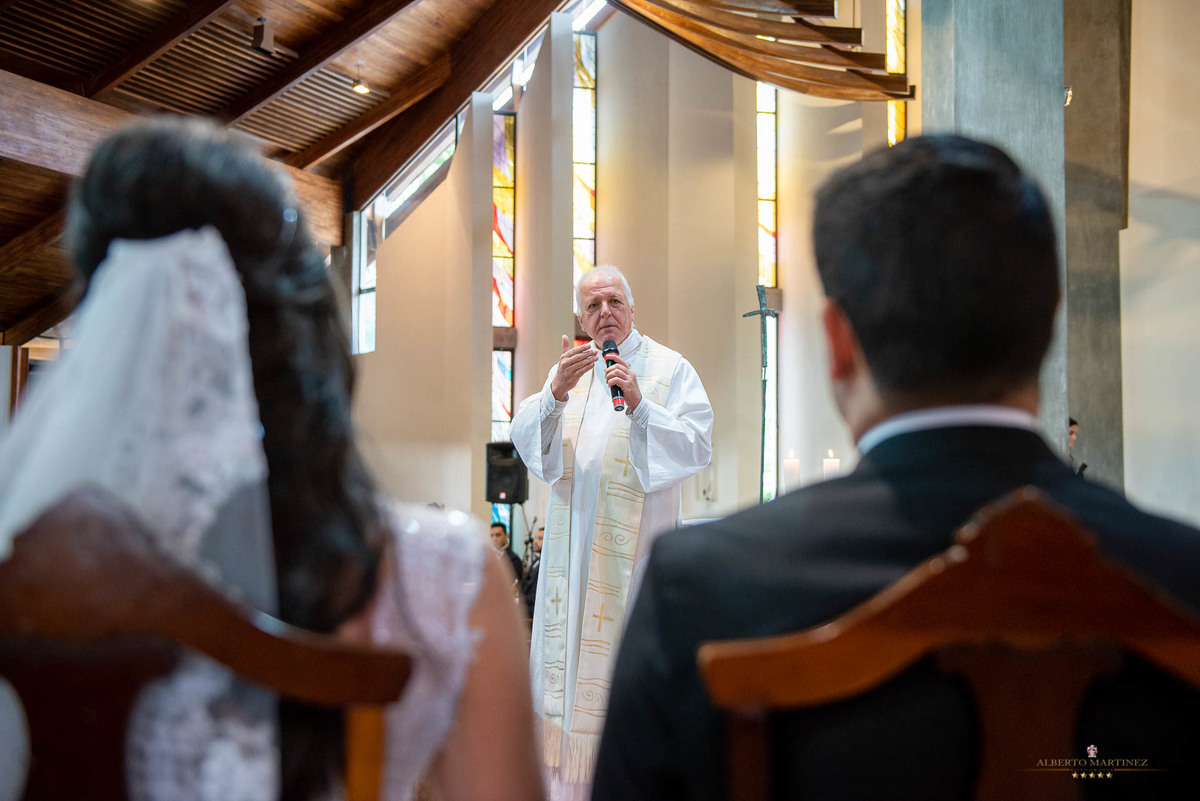 Casamento do casal na Igreja em Vargem grande paulista, fotografia de casamento