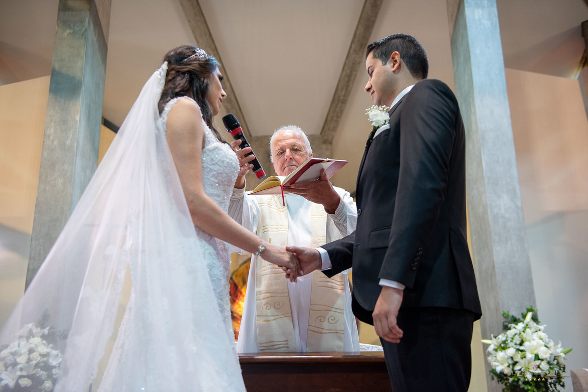 Casamento do casal na Igreja em Vargem grande paulista, fotografia de casamento