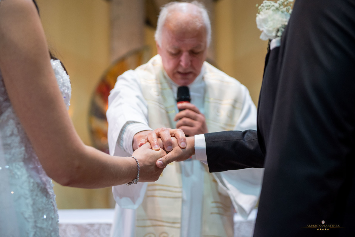 Casamento do casal na Igreja em Vargem grande paulista, fotografia de casamento