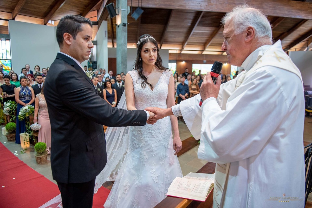 Casamento do casal na Igreja em Vargem grande paulista, fotografia de casamento