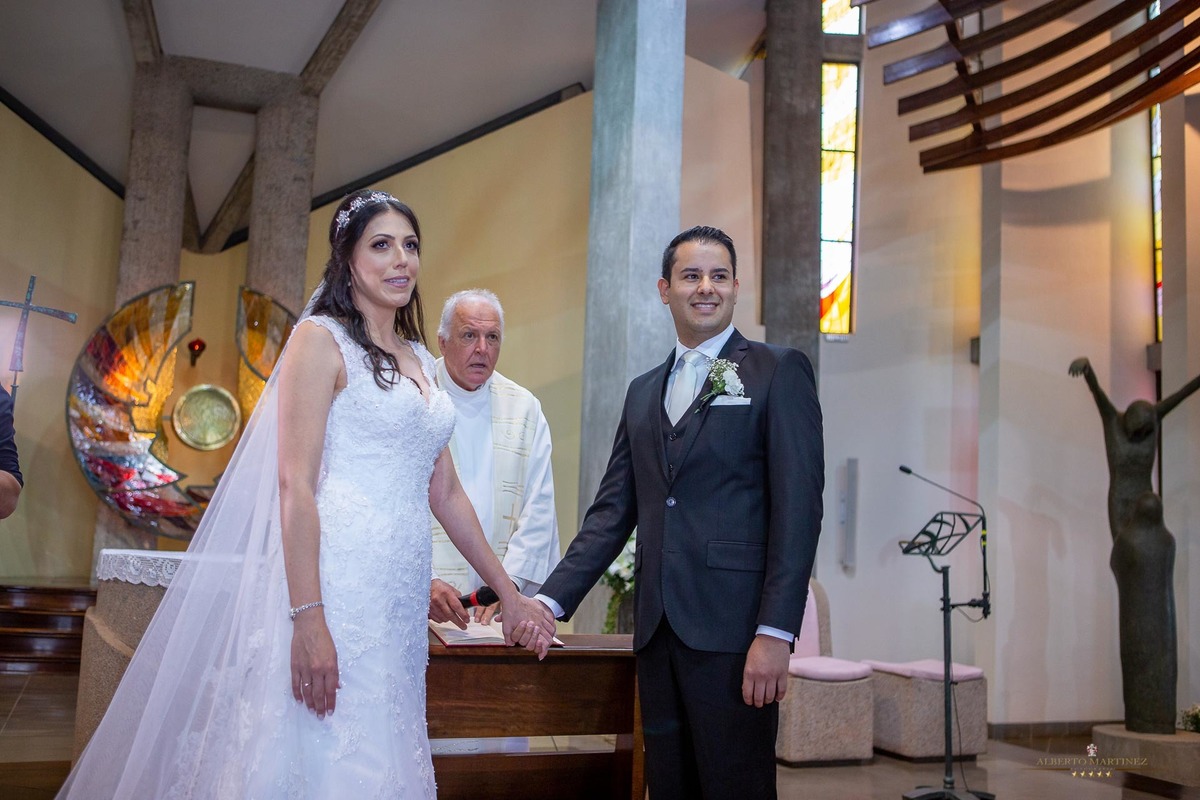 Casamento do casal na Igreja em Vargem grande paulista, fotografia de casamento