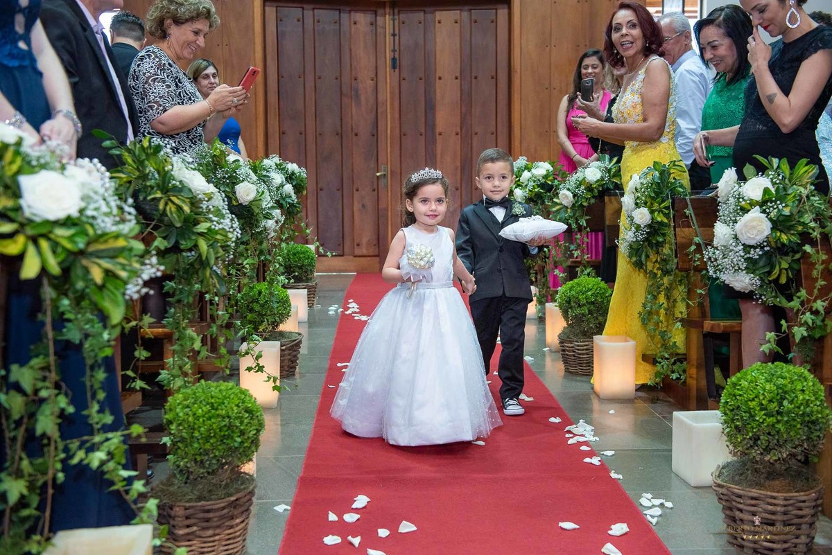 Casamento do casal na Igreja em Vargem grande paulista, fotografia de casamento