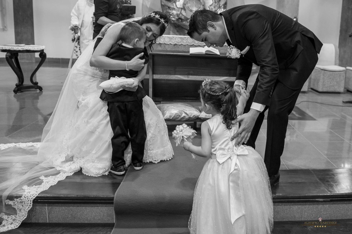 Casamento do casal na Igreja em Vargem grande paulista, fotografia de casamento