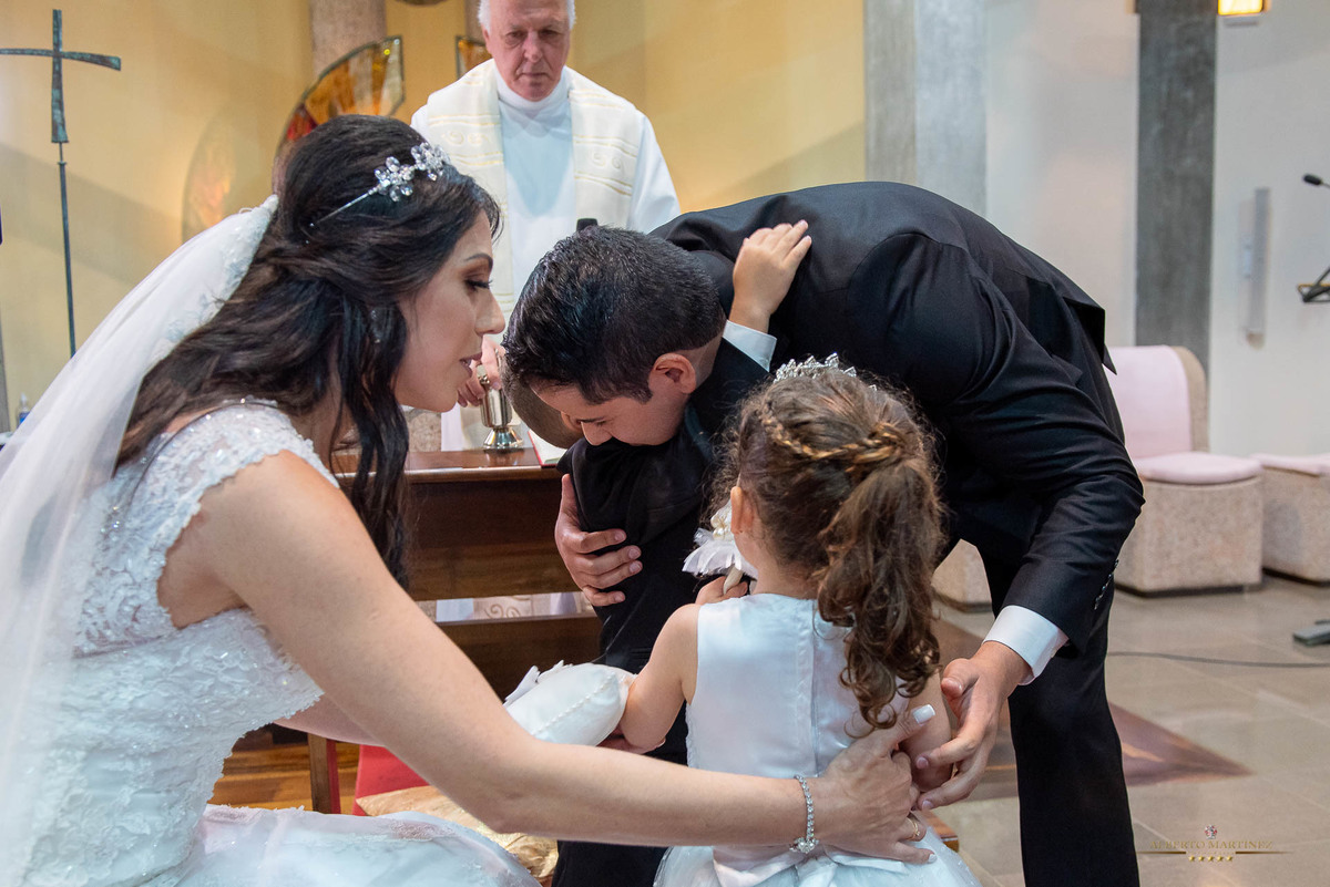 Casamento do casal na Igreja em Vargem grande paulista, fotografia de casamento