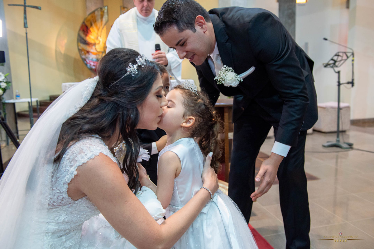 Casamento do casal na Igreja em Vargem grande paulista, fotografia de casamento