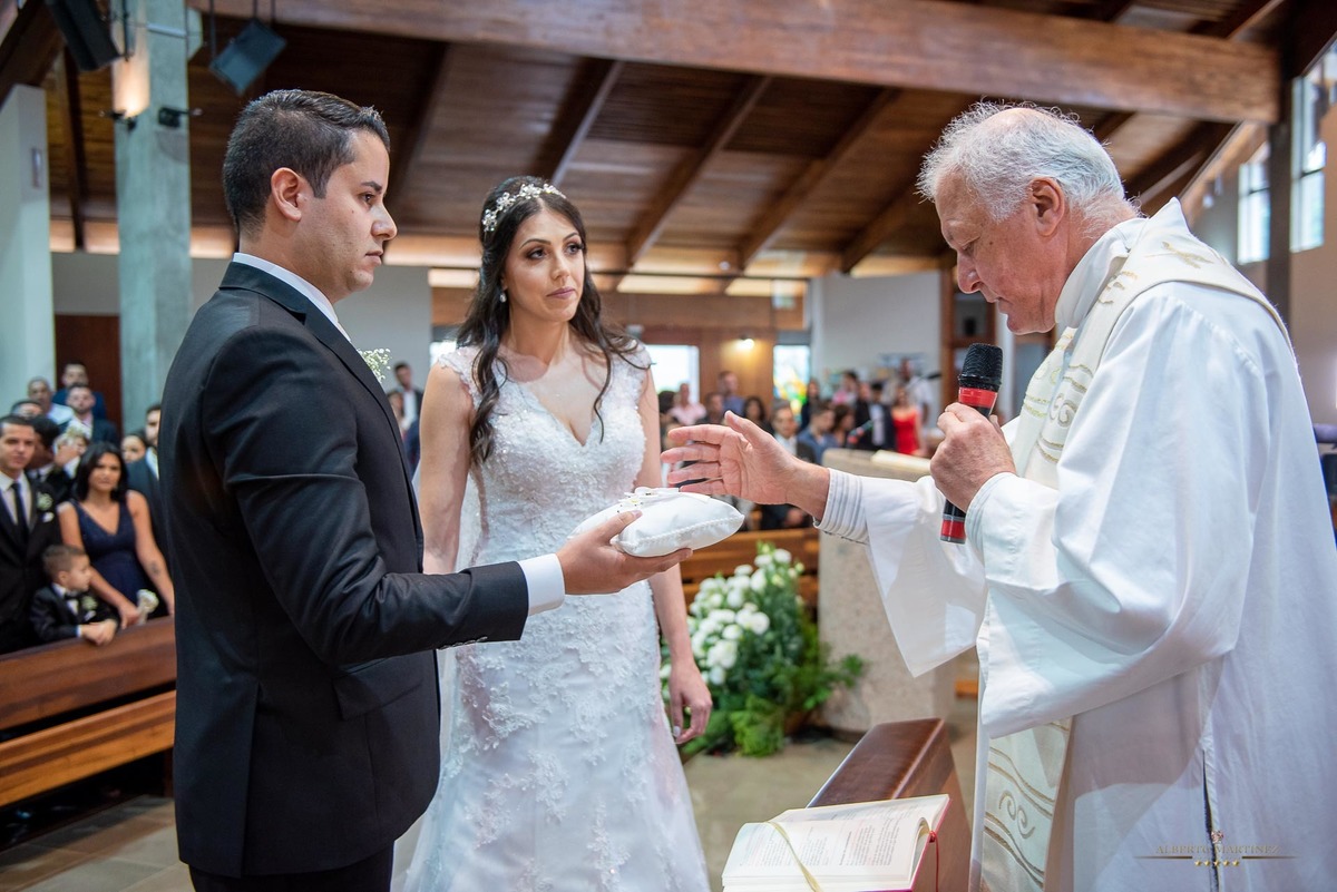 Casamento do casal na Igreja em Vargem grande paulista, fotografia de casamento