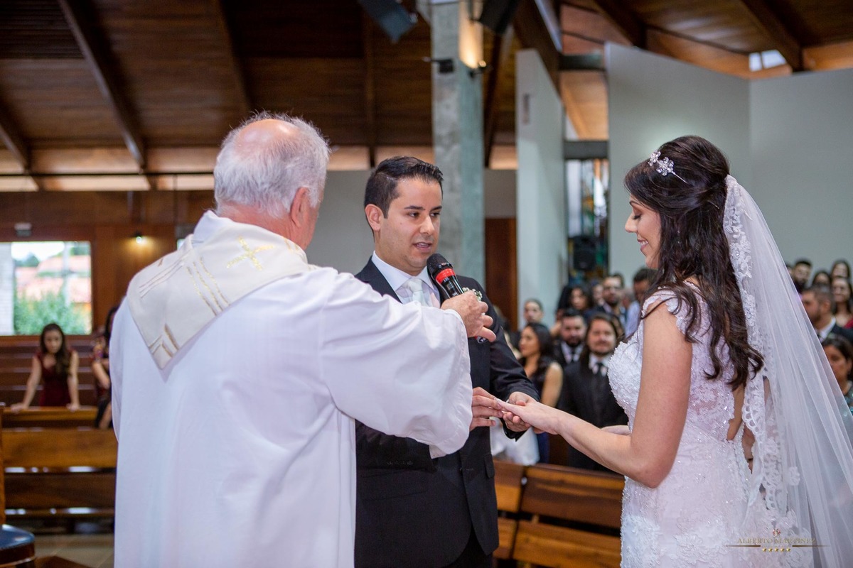 Casamento do casal na Igreja em Vargem grande paulista, fotografia de casamento