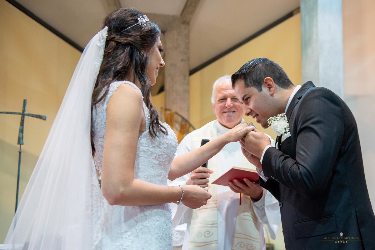 Casamento do casal na Igreja em Vargem grande paulista, fotografia de casamento