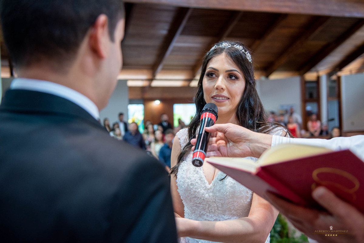 Casamento do casal na Igreja em Vargem grande paulista, fotografia de casamento