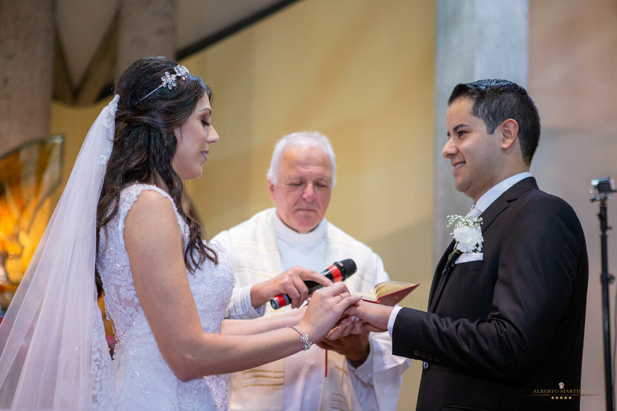 Casamento do casal na Igreja em Vargem grande paulista, fotografia de casamento