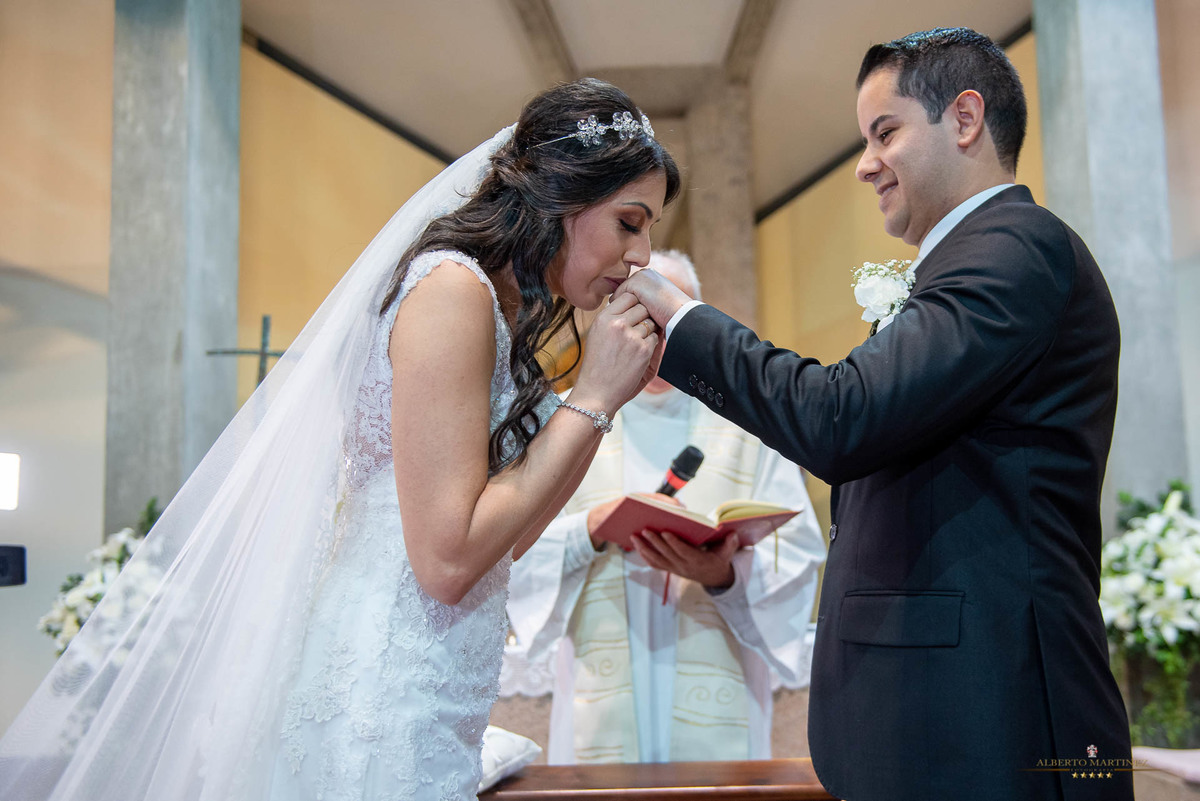 Casamento do casal na Igreja em Vargem grande paulista, fotografia de casamento