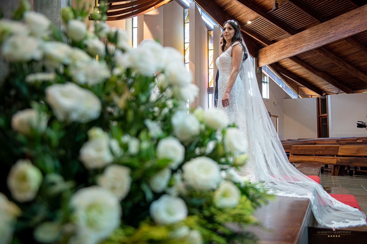 Casamento do casal na Igreja em Vargem grande paulista, fotografia de casamento