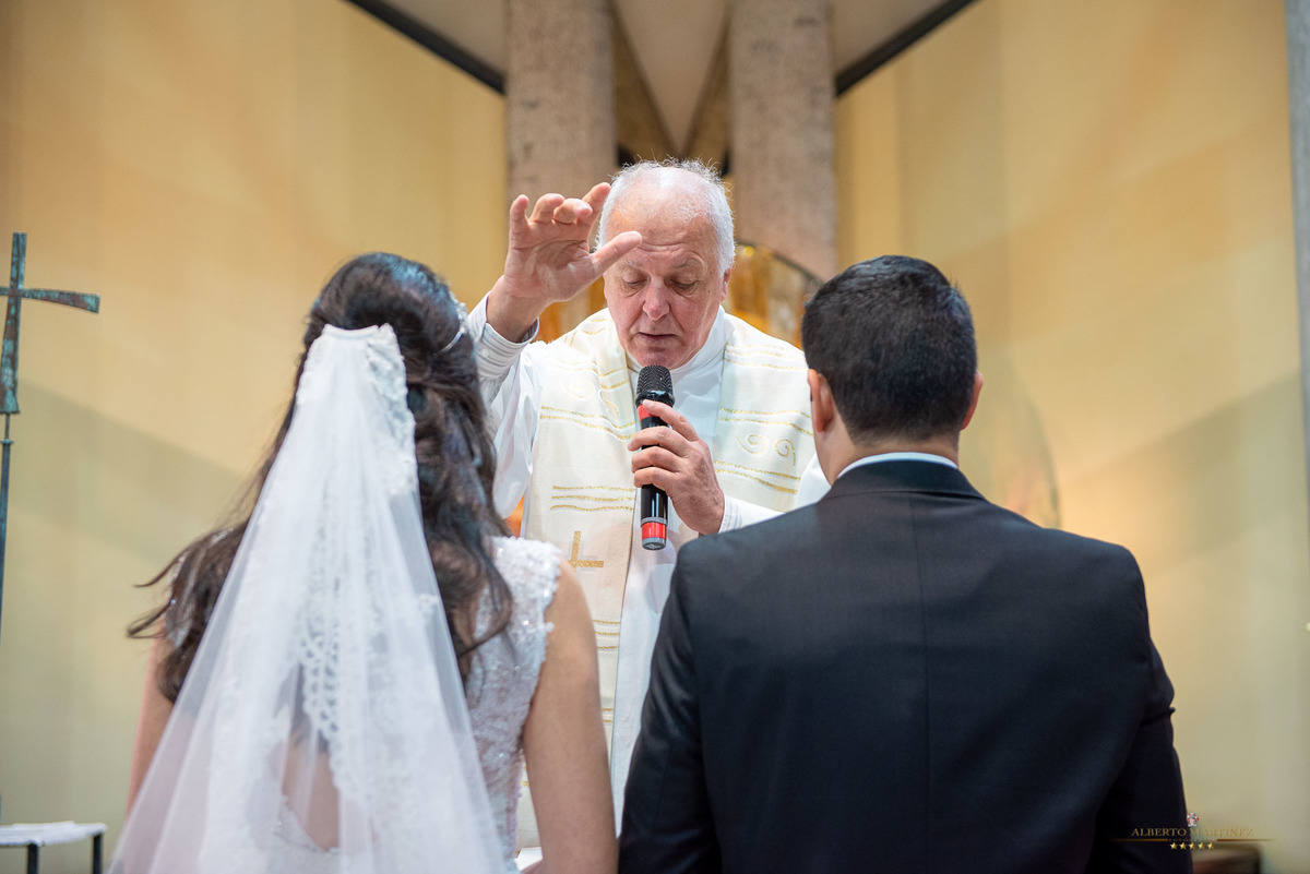 Casamento do casal na Igreja em Vargem grande paulista, fotografia de casamento
