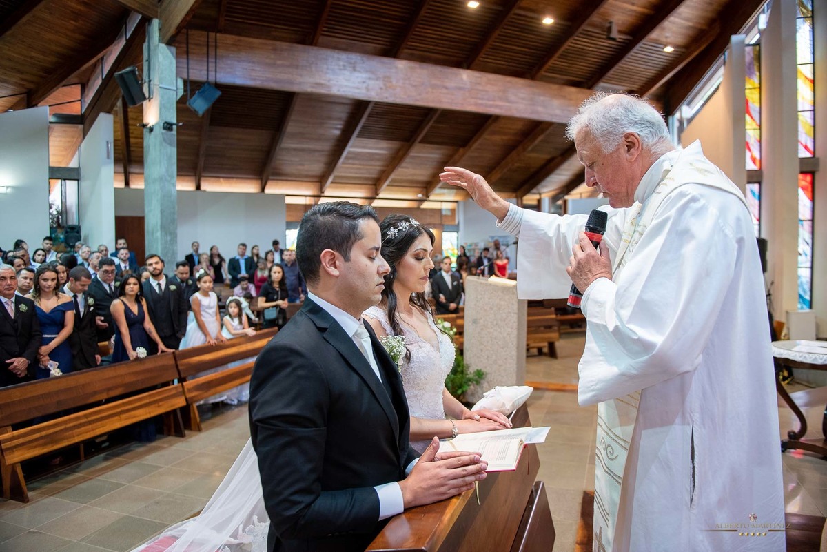 Casamento do casal na Igreja em Vargem grande paulista, fotografia de casamento