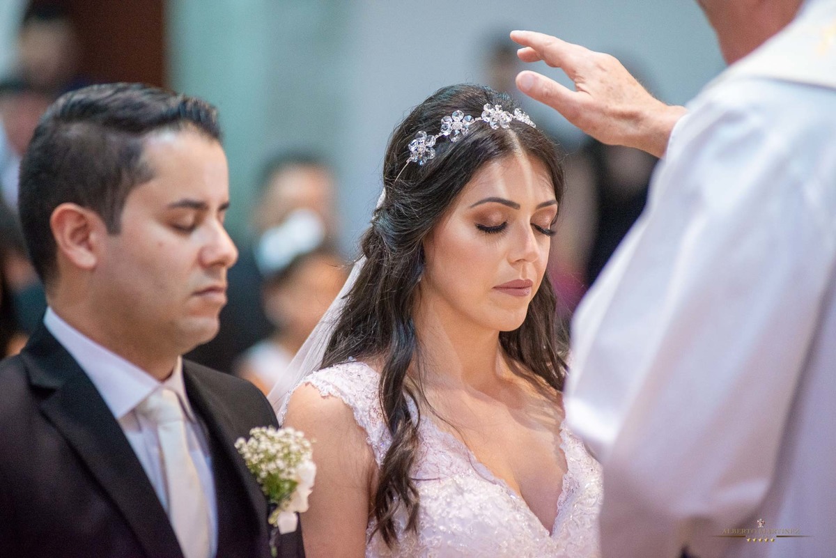 Casamento do casal na Igreja em Vargem grande paulista, fotografia de casamento