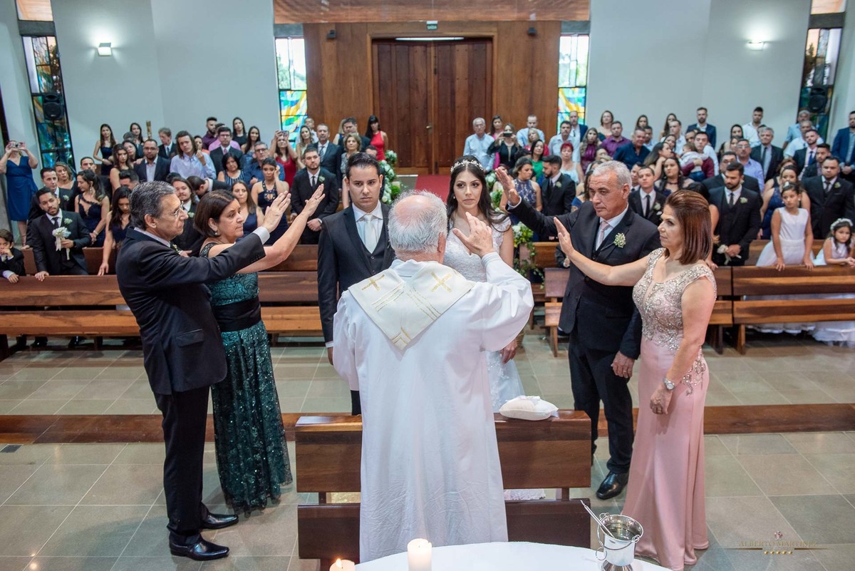 Casamento do casal na Igreja em Vargem grande paulista, fotografia de casamento