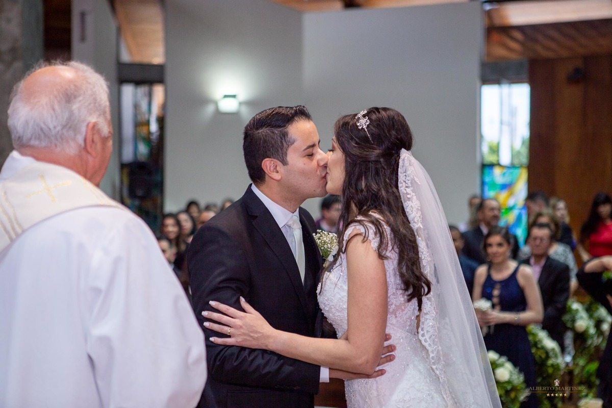 Casamento do casal na Igreja em Vargem grande paulista, fotografia de casamento