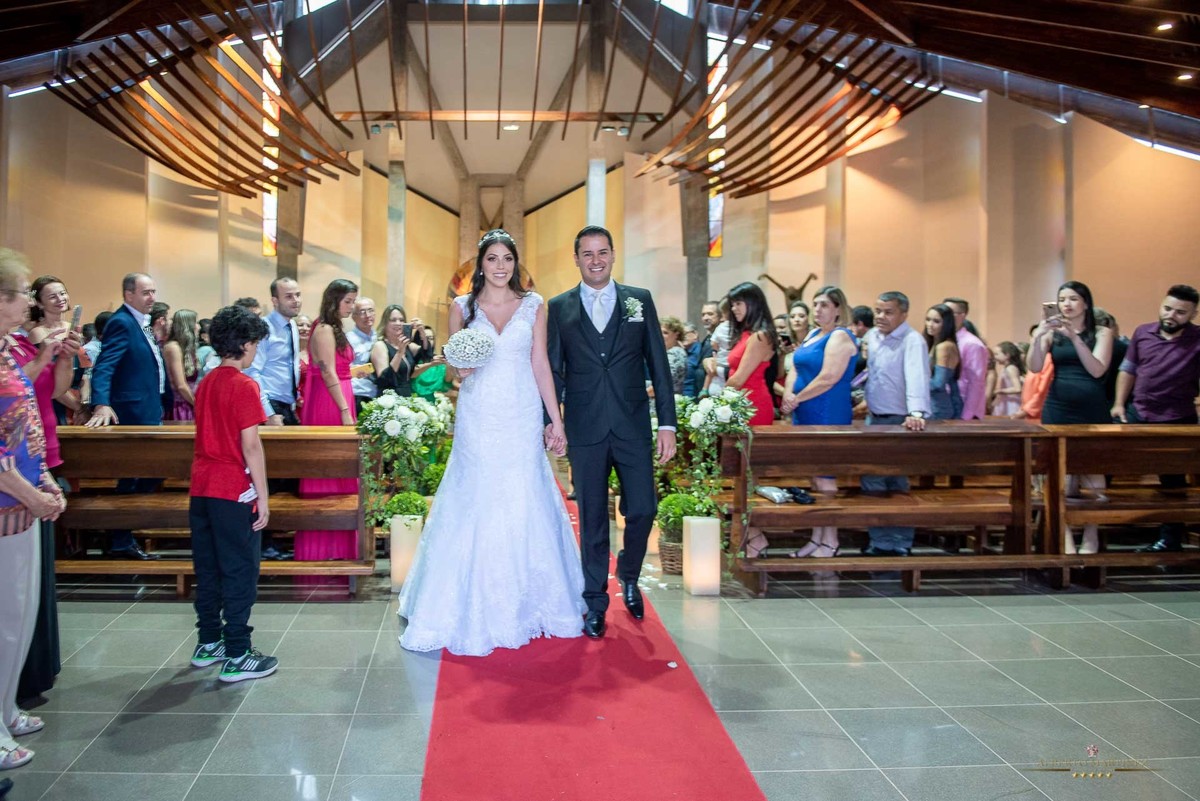 Casamento do casal na Igreja em Vargem grande paulista, fotografia de casamento