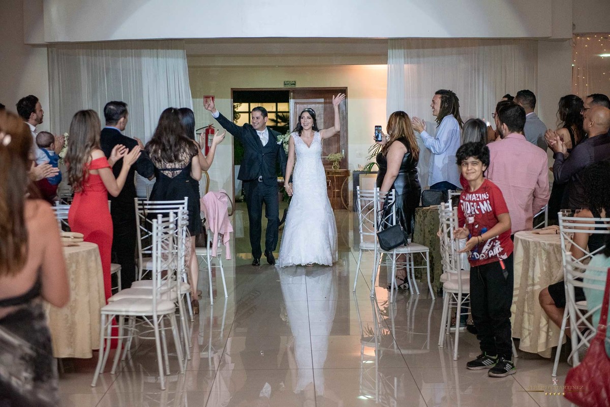 Noivos no Espaço Sonata na Granja Viana em Cotia