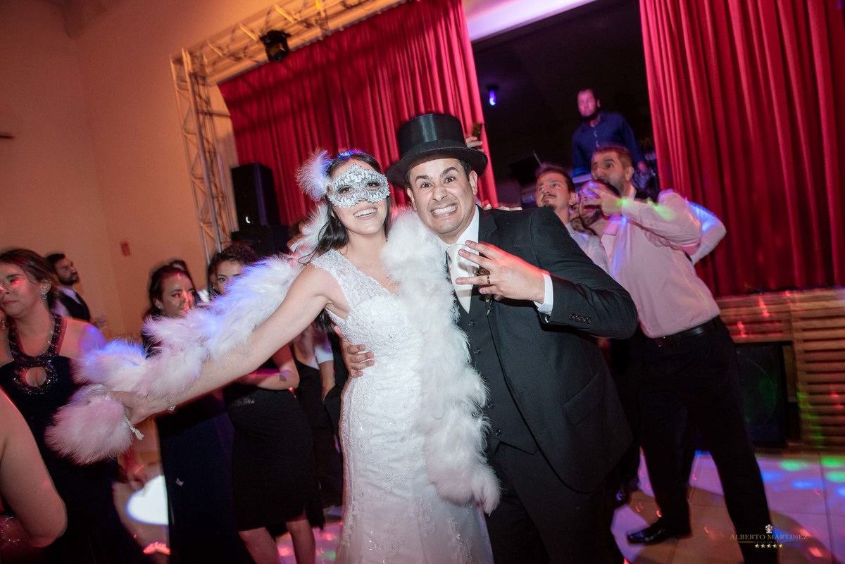 Dança dos noivos na festa de casamento