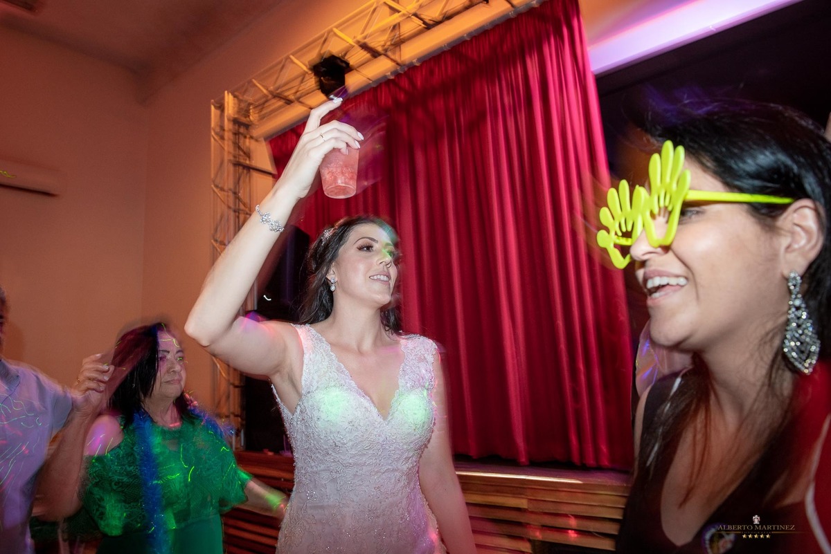 Balada na festa de casamento no espaço sonata 