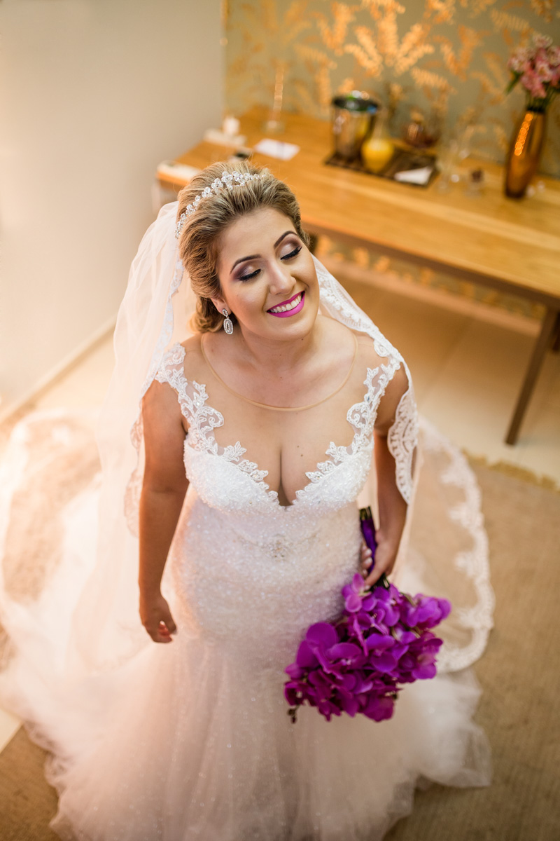 Fotos tiradas pelo Fotografo Régis Cristiano em Araçatuba – SP, momentos de muita alegria para os familiares e amigos. O casal escolheu a chácara Califórnia Eventos em Araçatuba São Paulo, por ser um casamen