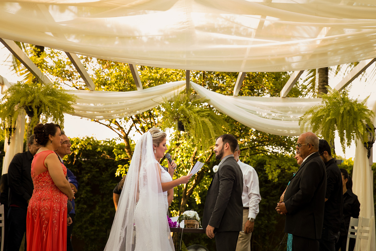 Fotos tiradas pelo Fotografo Régis Cristiano em Araçatuba – SP, momentos de muita alegria para os familiares e amigos. O casal escolheu a chácara Califórnia Eventos em Araçatuba São Paulo, por ser um casamen