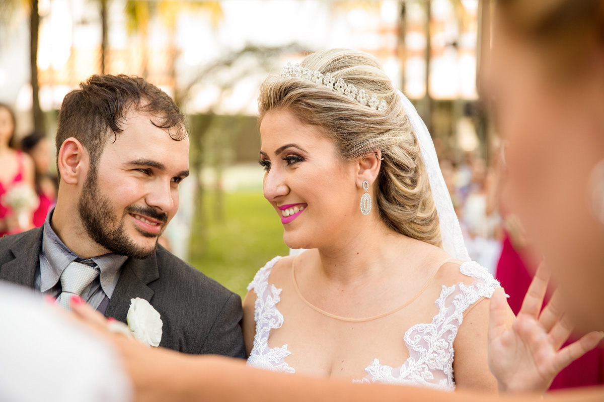 Fotos tiradas pelo Fotografo Régis Cristiano em Araçatuba – SP, momentos de muita alegria para os familiares e amigos. O casal escolheu a chácara Califórnia Eventos em Araçatuba São Paulo, por ser um casamen