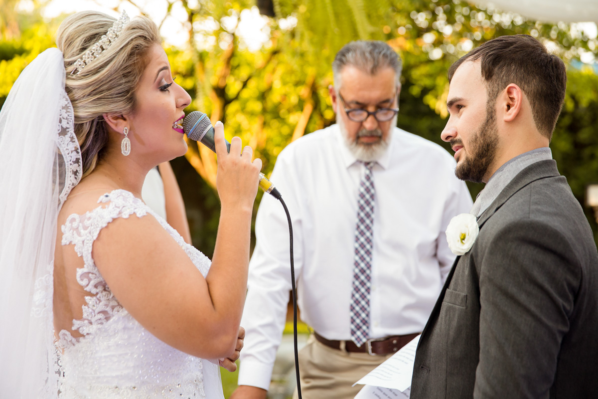 Fotos tiradas pelo Fotografo Régis Cristiano em Araçatuba – SP, momentos de muita alegria para os familiares e amigos. O casal escolheu a chácara Califórnia Eventos em Araçatuba São Paulo, por ser um casamen