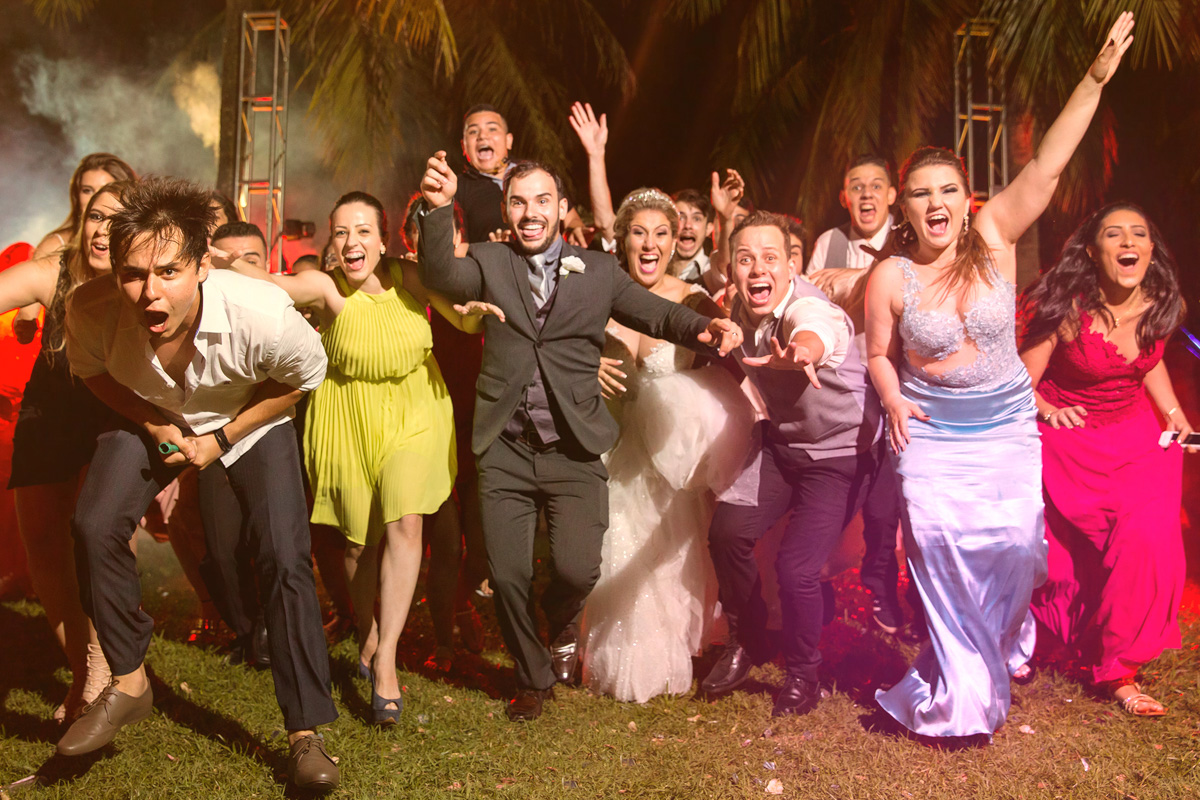 Fotos tiradas pelo Fotografo Régis Cristiano em Araçatuba – SP, momentos de muita alegria para os familiares e amigos. O casal escolheu a chácara Califórnia Eventos em Araçatuba São Paulo, por ser um casamen