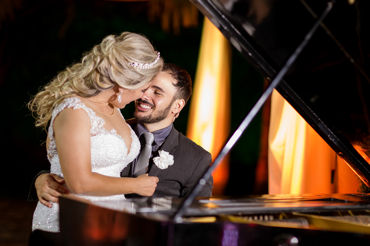 Fotos tiradas pelo Fotografo Régis Cristiano em Araçatuba – SP, momentos de muita alegria para os familiares e amigos. O casal escolheu a chácara Califórnia Eventos em Araçatuba São Paulo, por ser um casamen
